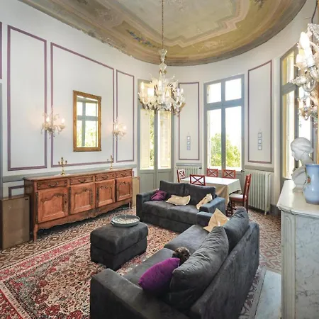 Ferienhaus Beautiful In Raphael Saint-Raphaël